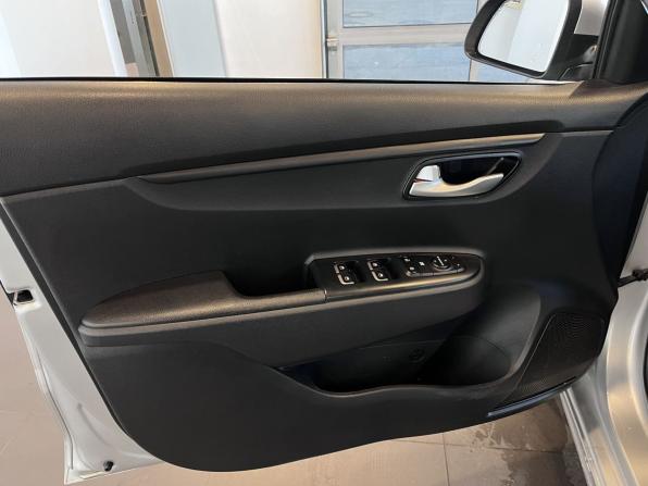 Kia Rio IV Рестайлинг с пробегом 2020 года, цена 1 545 000 рублей, 100298 км, седан, Автокод Объявления