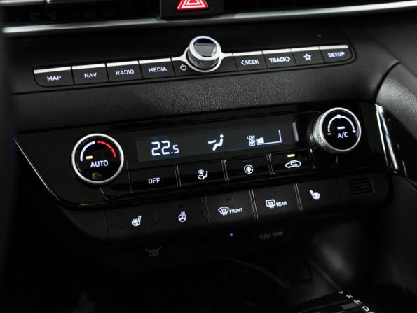 Hyundai Elantra VII (CN7) Рестайлинг с пробегом 2024 года, цена 2 399 700 рублей, 17853 км, седан, Автокод Объявления