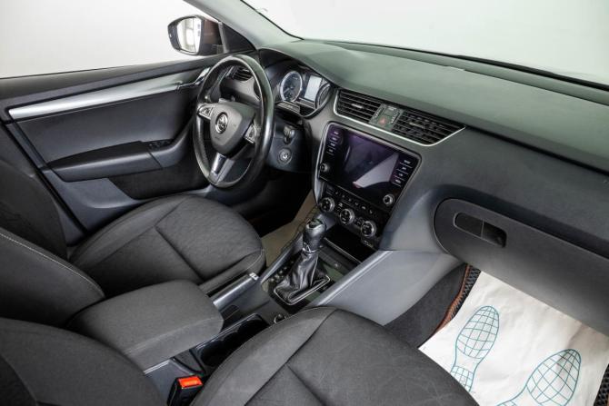 Skoda Octavia III (A7) Рестайлинг с пробегом 2019 года, цена 1 849 000 рублей, 181500 км, лифтбек, Автокод Объявления
