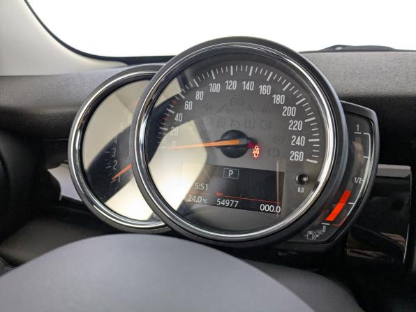 Mini Hatch III (F55/F56) Рестайлинг с пробегом 2021 года, цена 2 290 000 рублей, 54969 км, хэтчбек, Автокод Объявления