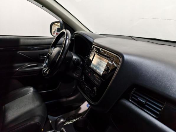 Mitsubishi Outlander III Рестайлинг 2 с пробегом 2016 года, цена 1 675 000 рублей, 197293 км, внедорожник, Автокод Объявления