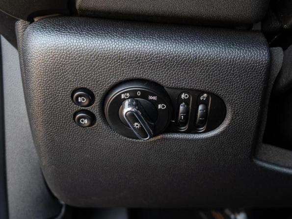 Mini Hatch III (F55/F56) Рестайлинг с пробегом 2020 года, цена 2 170 000 рублей, 73274 км, хэтчбек, Автокод Объявления