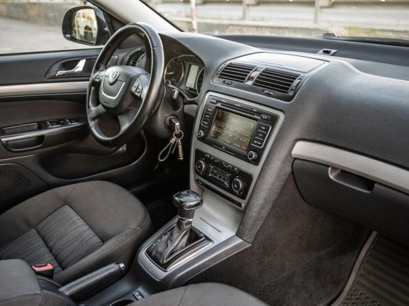 Skoda Octavia II (A5) Рестайлинг с пробегом 2013 года, цена 998 000 рублей, 214182 км, лифтбек, Автокод Объявления