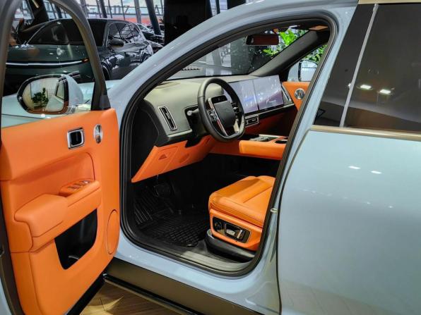 Новый Li Auto (Lixiang) L7 I Рестайлинг 2025 года, цена 10 950 585 рублей, внедорожник, Автокод Объявления