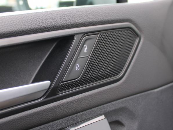 Volkswagen Tiguan II Рестайлинг с пробегом 2021 года, цена 3 029 000 рублей, 29356 км, внедорожник, Автокод Объявления