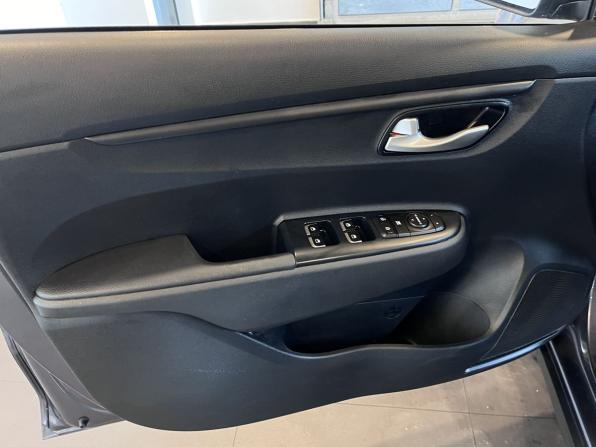 Kia Rio IV Рестайлинг с пробегом 2021 года, цена 1 800 000 рублей, 118957 км, хэтчбек, Автокод Объявления