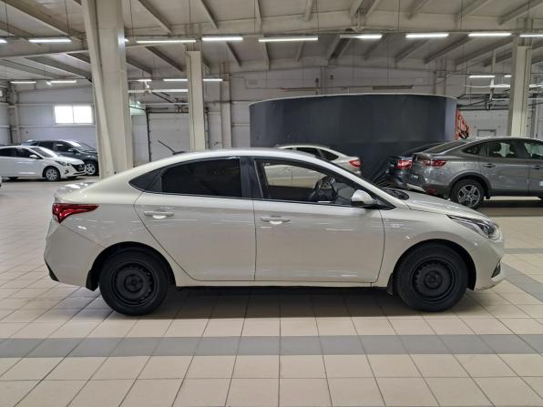 Hyundai Solaris II с пробегом 2018 года, цена 1 355 000 рублей, 150200 км, седан, Автокод Объявления
