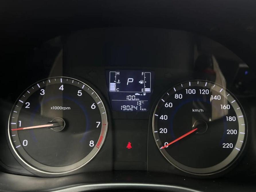 Hyundai Solaris I Рестайлинг Кемерово  - изображение 9