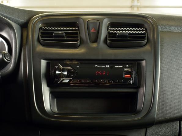 Renault Logan II с пробегом 2017 года, цена 595 995 рублей, 192808 км, седан, Автокод Объявления