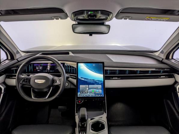 Geely Atlas II с пробегом 2024 года, цена 2 600 000 рублей, 67160 км, внедорожник, Автокод Объявления