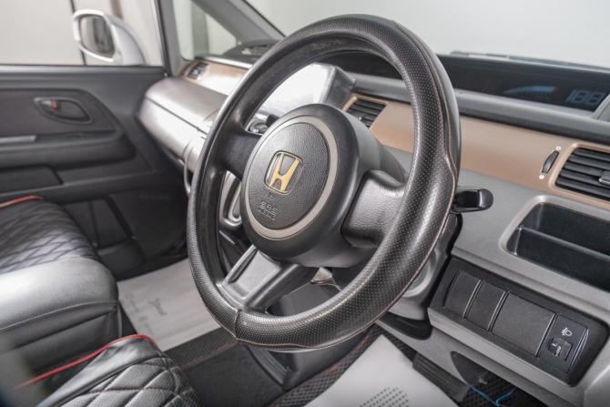 Honda Stepwgn III с пробегом 2009 года, цена 1 349 000 рублей, 209000 км, минивэн, Автокод Объявления