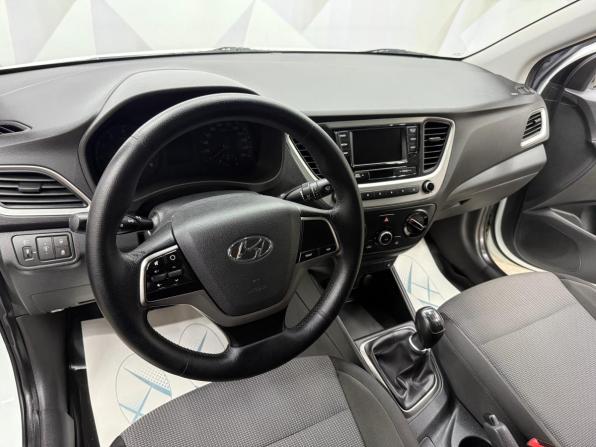 Hyundai Solaris II с пробегом 2017 года, цена 1 110 000 рублей, 159000 км, седан, Автокод Объявления
