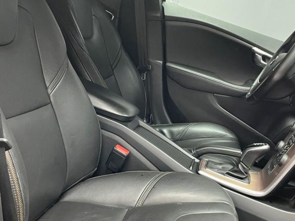 Volvo V40 Cross Country I Рестайлинг с пробегом 2017 года, цена 1 650 000 рублей, 126496 км, хэтчбек, Автокод Объявления