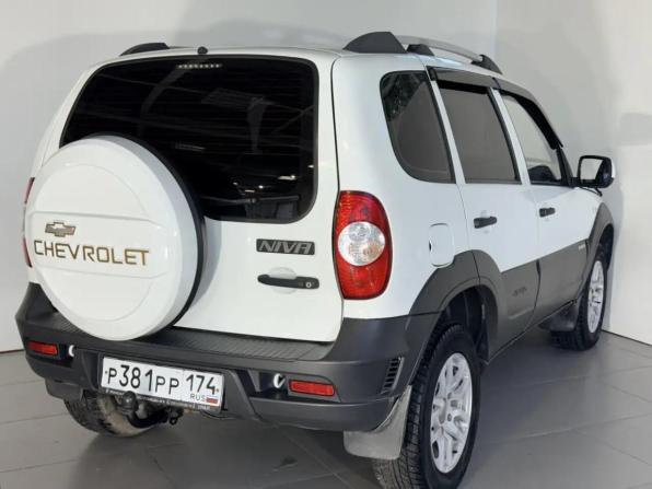Chevrolet Niva I Рестайлинг с пробегом 2015 года, цена 619 000 рублей, 263061 км, внедорожник, Автокод Объявления
