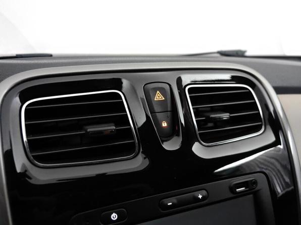 Renault Logan II с пробегом 2017 года, цена 895 000 рублей, 55000 км, седан, Автокод Объявления