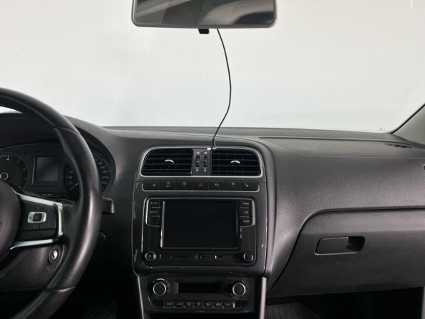 Volkswagen Polo V Рестайлинг с пробегом 2019 года, цена 1 413 000 рублей, 68000 км, седан, Автокод Объявления