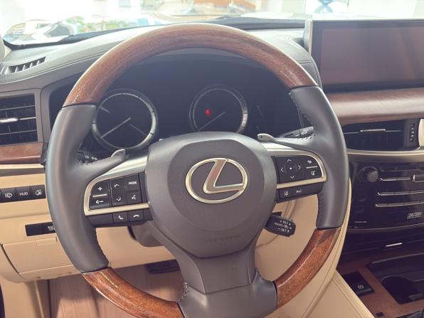 Lexus LX III Рестайлинг 2 с пробегом 2016 года, цена 7 100 000 рублей, 96423 км, внедорожник, Автокод Объявления
