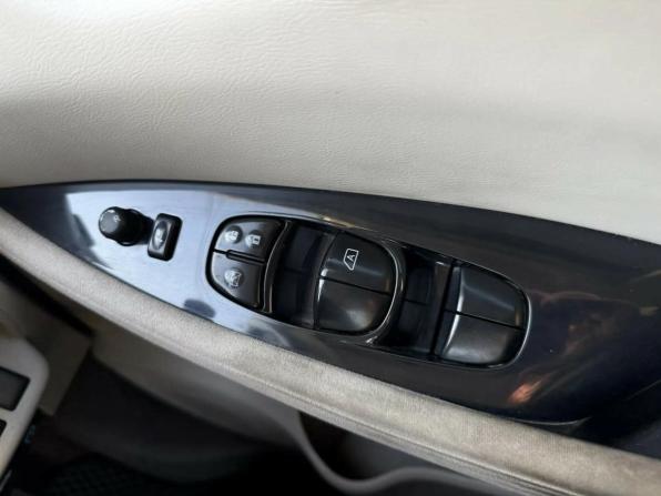 Nissan Leaf I (ZE0/AZE0) с пробегом 2012 года, цена 839 000 рублей, 145463 км, хэтчбек, Автокод Объявления