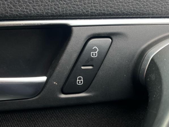 Volkswagen Passat B7 с пробегом 2012 года, цена 1 090 000 рублей, 245050 км, универсал, Автокод Объявления