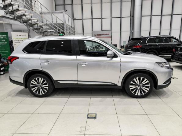 Mitsubishi Outlander III Рестайлинг 3 с пробегом 2021 года, цена 2 700 000 рублей, 63232 км, внедорожник, Автокод Объявления