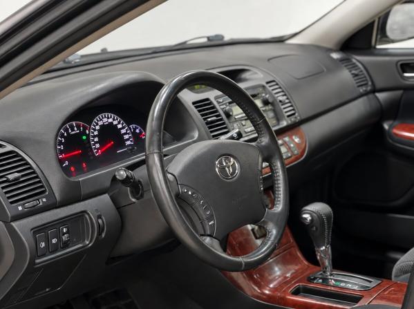 Toyota Camry V (XV30) Рестайлинг с пробегом 2005 года, цена 880 500 рублей, 300160 км, седан, Автокод Объявления