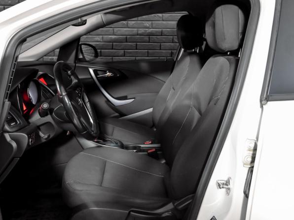 Opel Astra J Рестайлинг с пробегом 2014 года, цена 946 000 рублей, 102517 км, хэтчбек, Автокод Объявления