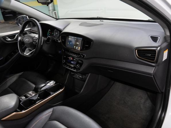 Hyundai IONIQ с пробегом 2018 года, цена 1 499 000 рублей, 157000 км, хэтчбек, Автокод Объявления