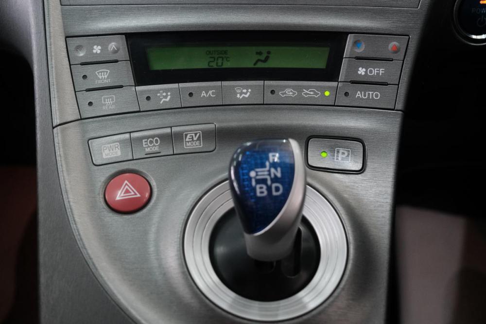 Toyota Prius III Рестайлинг (XW30) Омск  - изображение 21