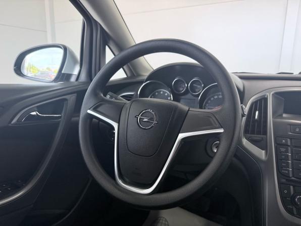 Opel Astra J Рестайлинг с пробегом 2013 года, цена 1 100 000 рублей, 84000 км, хэтчбек, Автокод Объявления