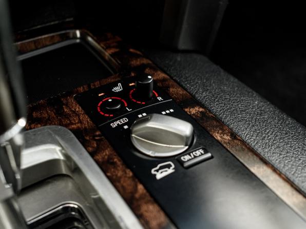 Toyota Land Cruiser 200 Series с пробегом 2011 года, цена 3 420 000 рублей, 340514 км, внедорожник, Автокод Объявления