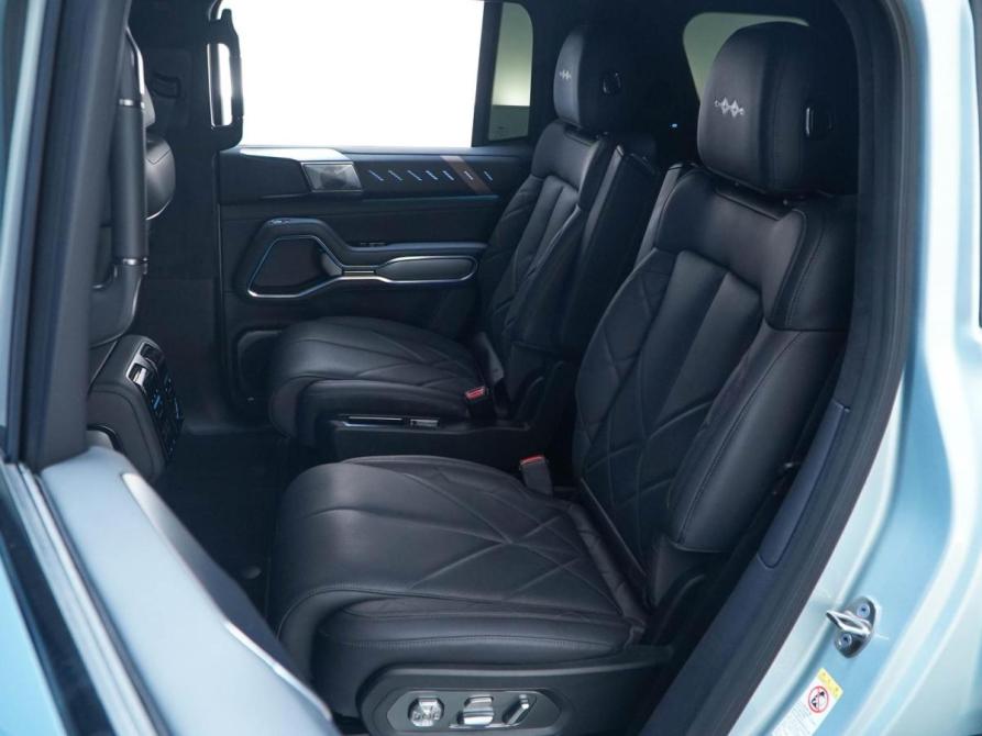 BYD FangChengBao Leopard 8 Москва  - изображение 9