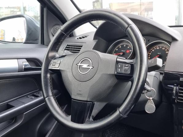 Opel Astra H Рестайлинг с пробегом 2009 года, цена 519 000 рублей, 210700 км, седан, Автокод Объявления