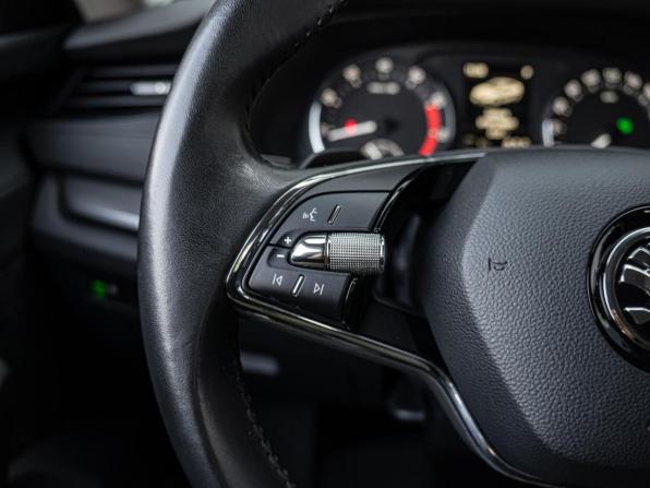 Skoda Octavia IV (A8) с пробегом 2021 года, цена 1 990 000 рублей, 101987 км, лифтбек, Автокод Объявления