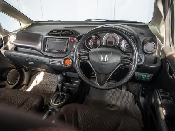 Honda Fit II с пробегом 2012 года, цена 930 000 рублей, 98047 км, хэтчбек, Автокод Объявления