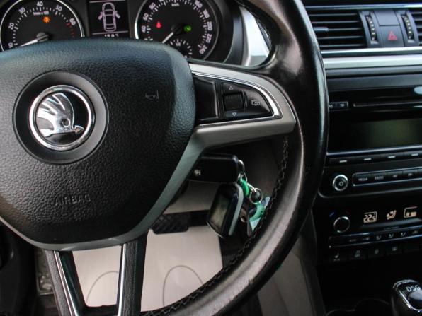 Skoda Rapid I с пробегом 2015 года, цена 859 000 рублей, 238057 км, лифтбек, Автокод Объявления