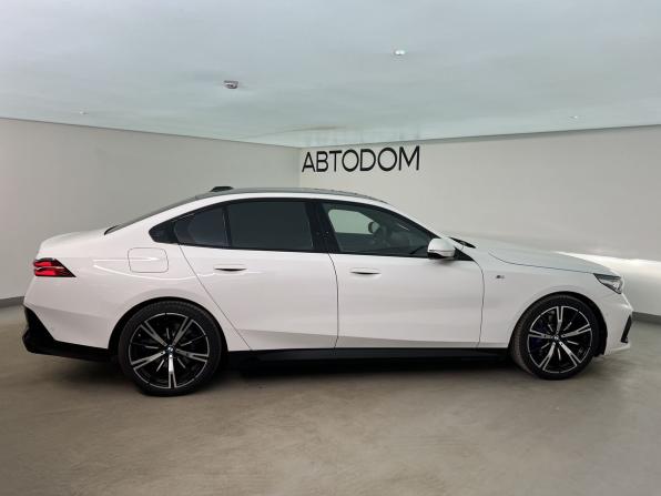 BMW 5 серии VIII (G60/G61/G68) с пробегом 2023 года, цена 7 770 000 рублей, 12800 км, седан, Автокод Объявления
