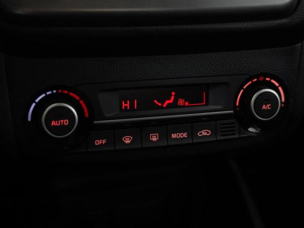 Kia Rio III Рестайлинг с пробегом 2017 года, цена 998 000 рублей, 233855 км, хэтчбек, Автокод Объявления