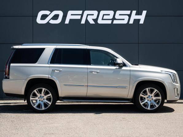 Cadillac Escalade IV с пробегом 2016 года, цена 5 200 000 рублей, 94143 км, внедорожник, Автокод Объявления