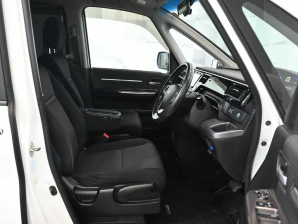 Honda Stepwgn V с пробегом 2015 года, цена 1 950 000 рублей, 121768 км, минивэн, Автокод Объявления