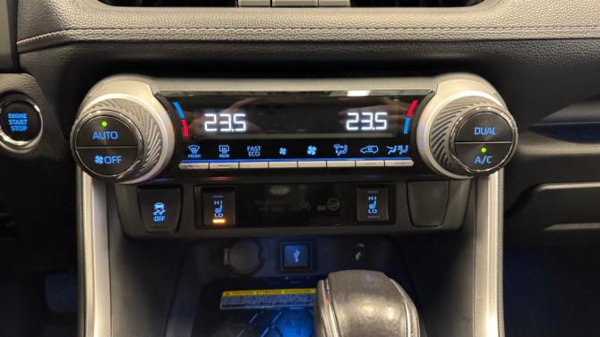 Toyota RAV4 V (XA50) с пробегом 2021 года, цена 3 899 000 рублей, 76240 км, внедорожник, Автокод Объявления