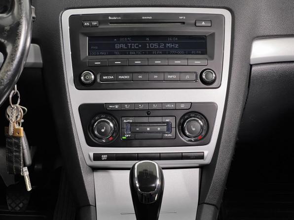 Skoda Octavia II (A5) Рестайлинг с пробегом 2011 года, цена 949 000 рублей, 172356 км, лифтбек, Автокод Объявления