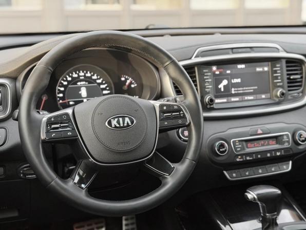 Kia Sorento III Prime Рестайлинг с пробегом 2018 года, цена 2 450 000 рублей, 215000 км, внедорожник, Автокод Объявления