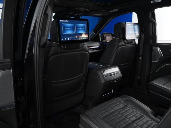 Cadillac Escalade V с пробегом 2023 года, цена 10 527 077 рублей, 42095 км, внедорожник, Автокод Объявления