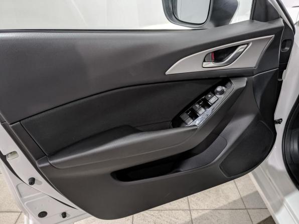Mazda 3 III (BM) Рестайлинг с пробегом 2016 года, цена 1 795 000 рублей, 23310 км, седан, Автокод Объявления