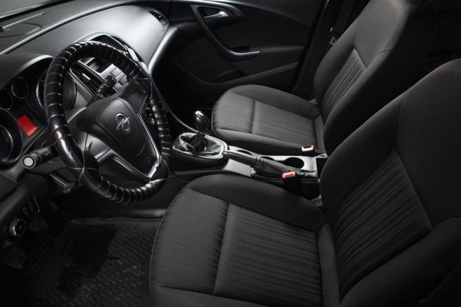 Opel Astra J Рестайлинг с пробегом 2013 года, цена 649 000 рублей, 206000 км, хэтчбек, Автокод Объявления