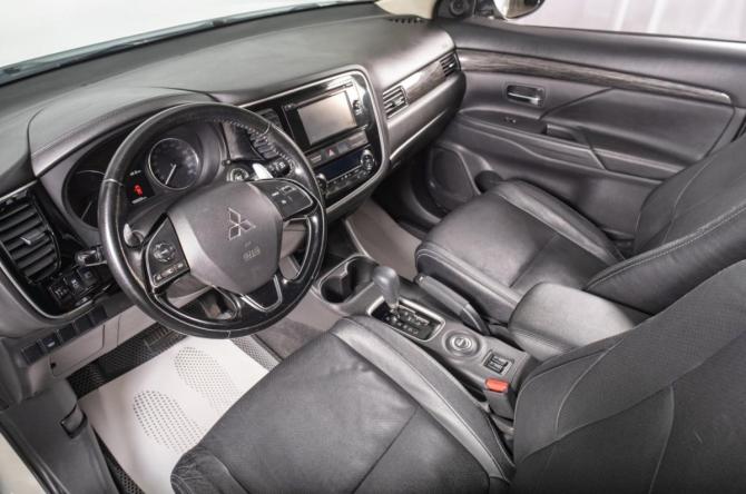 Mitsubishi Outlander III Рестайлинг 2 с пробегом 2015 года, цена 2 199 000 рублей, 150000 км, внедорожник, Автокод Объявления