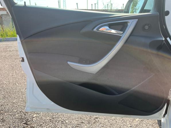 Opel Astra J Рестайлинг с пробегом 2014 года, цена 1 075 400 рублей, 109000 км, седан, Автокод Объявления