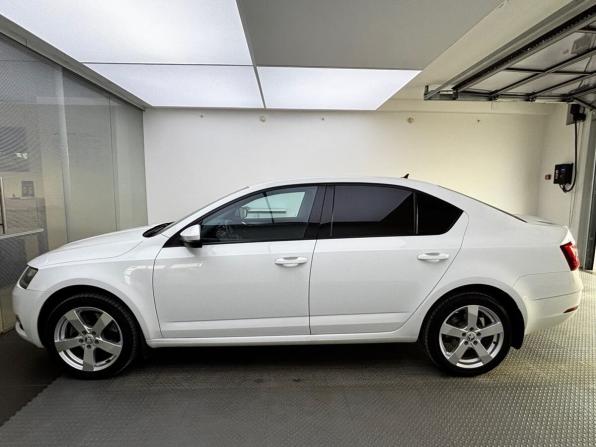 Skoda Octavia III (A7) Рестайлинг с пробегом 2017 года, цена 1 999 000 рублей, 101533 км, лифтбек, Автокод Объявления
