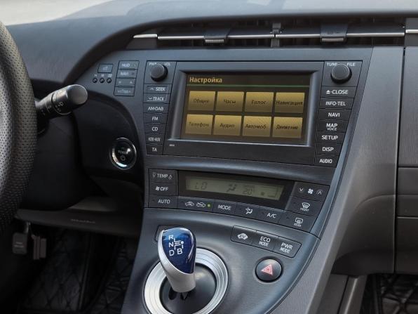 Toyota Prius III (XW30) с пробегом 2010 года, цена 896 000 рублей, 310459 км, лифтбек, Автокод Объявления