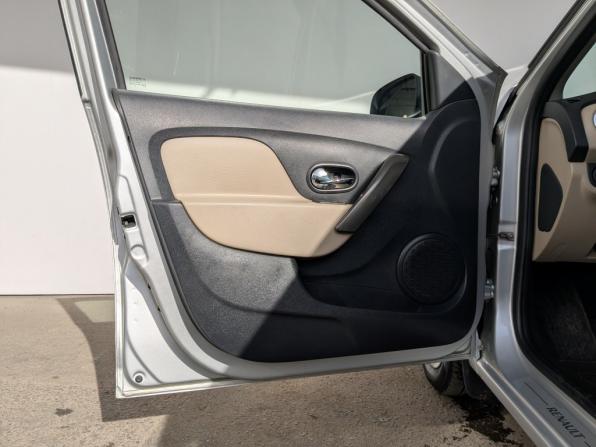 Renault Logan II с пробегом 2018 года, цена 899 000 рублей, 96981 км, седан, Автокод Объявления